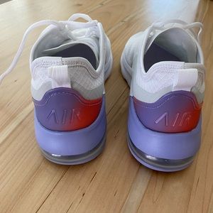 Nike Air Max Motion 2